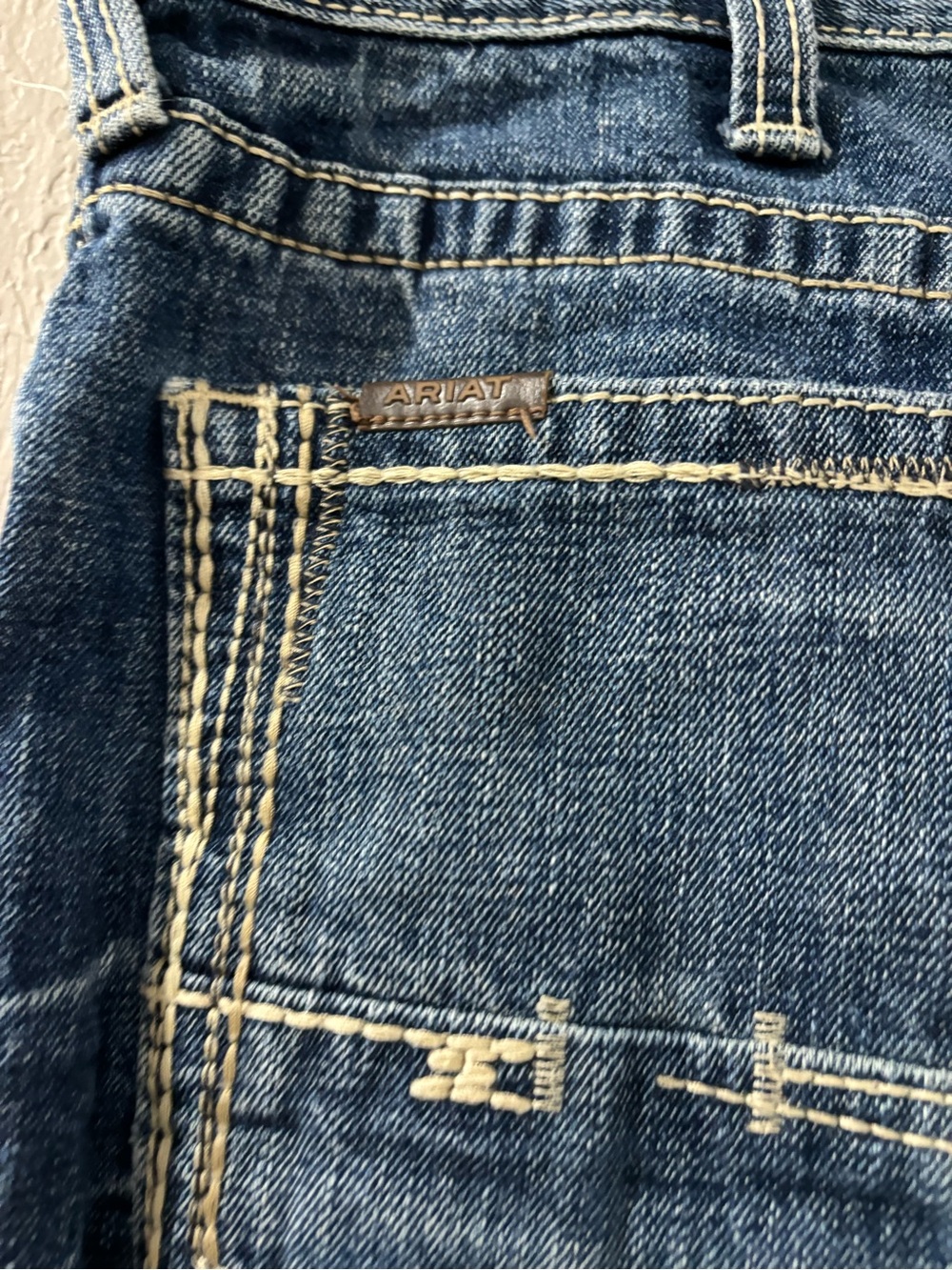 Ariat M4 Relaxed Boot Cut Medium Wash Blue Denim Work Casual Jeans size 38/32 - Picture 6 of 9